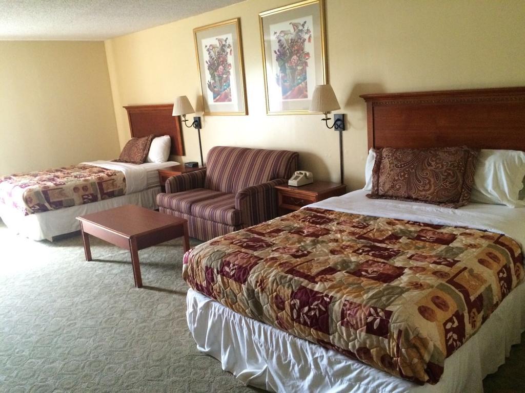 Plaza Hotel And Suites Pine Bluff Eksteriør billede
